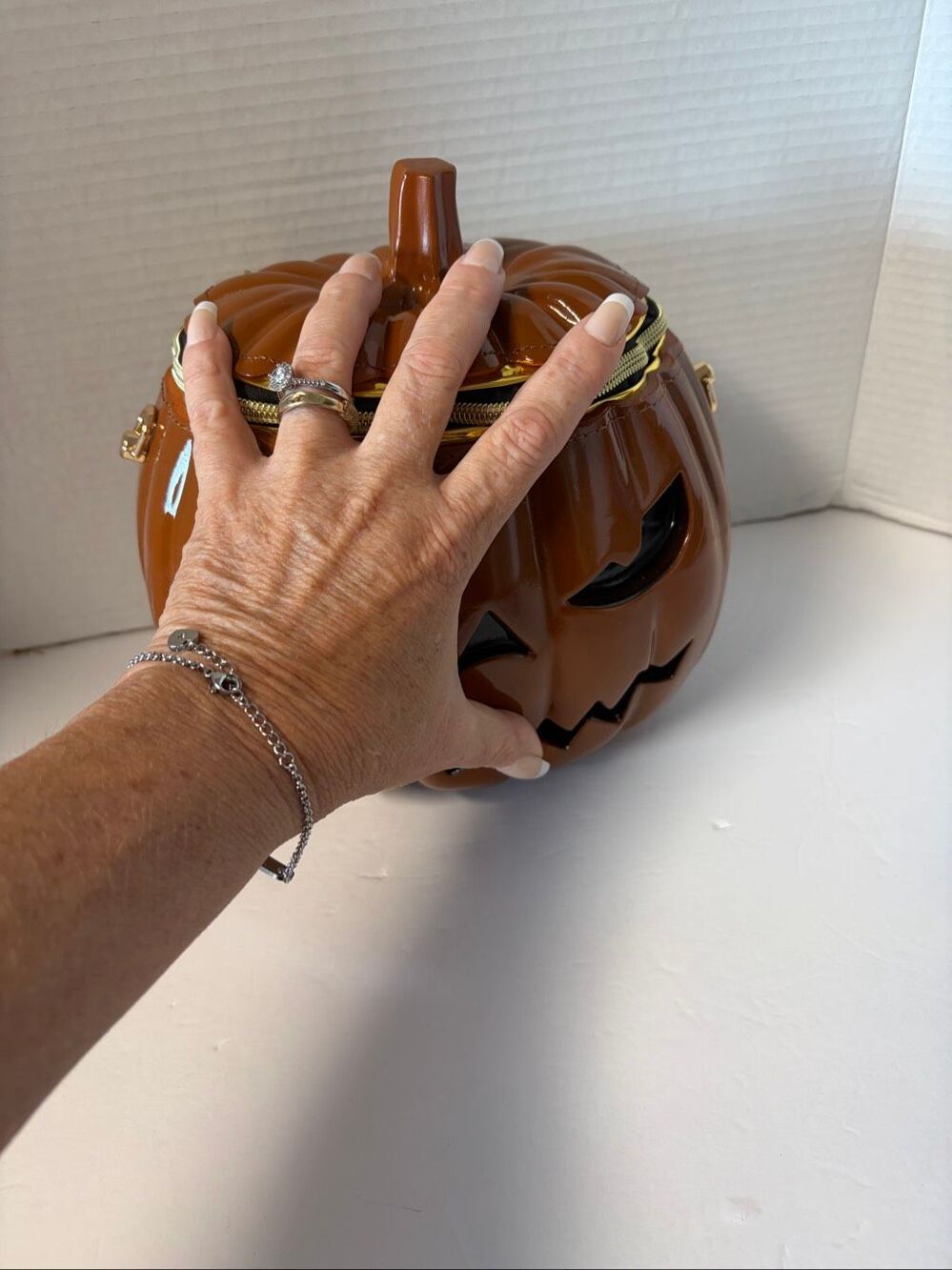 Jack-O’-Lantern Pumpkin Purse • Halloween Crossbody Bag • 2 Straps - Picture 6 of 6